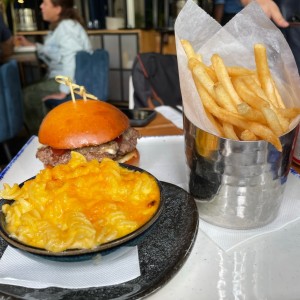 Hamburguesa con Mac & Cheese