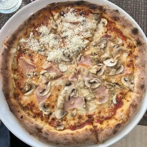 Pizzas - Prosciutto e Funghi