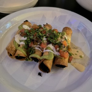 Flautas de brisket ahumado 