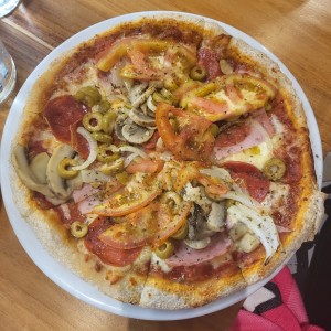 Pizza Ateniense sin anchoas 