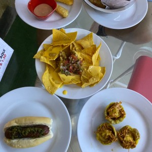 Nachos, Choripan, Canasta de Pollo