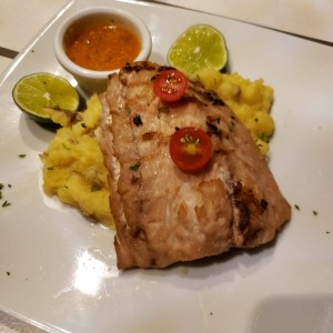 Filete de pescado al ajillo