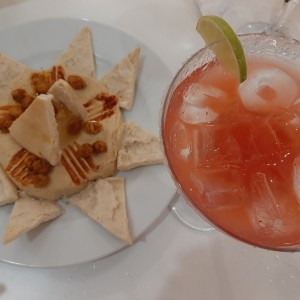 Hummus y Margarita de Fresa