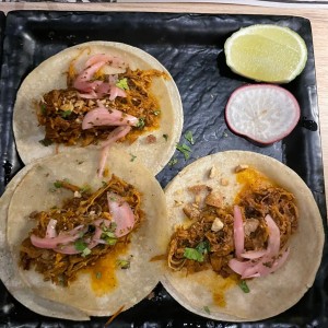 Tacos de Chochinita Pibill