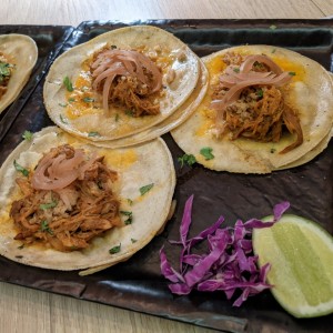 Tacos de Chochinita Pibill