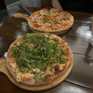 Pizzas - Smoked Salmon y Combination 