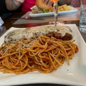 Pollo parmigiano con pasta