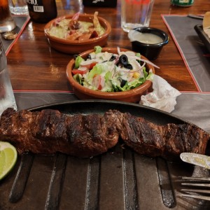 Filete con ensalada 