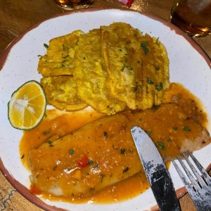 Filete de pescado con salsa ajillo