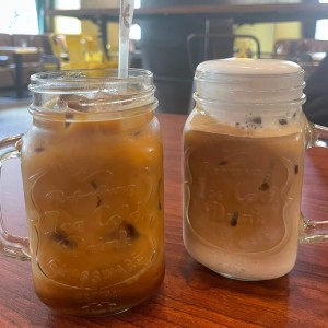 Iced latte y Capuccino (?) 