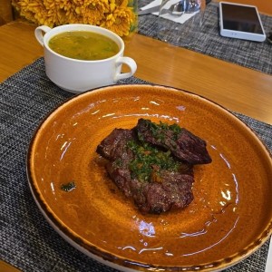 sopa de carne  y lomito ( parte de Lunch)