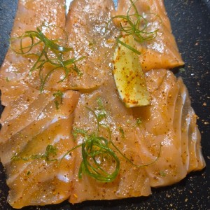 tiradito de salmón 