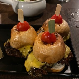 Mini sliders burgers