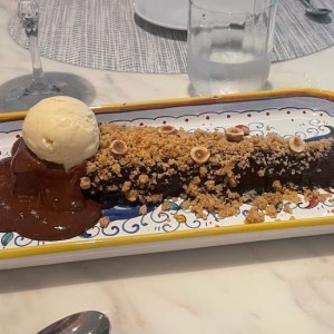 Torta Capresse de Chocolate sin harina Salsa de gianduia, gelato de Amaretto