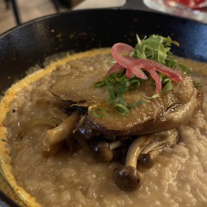 Pato Confitado en Arroz de Hongos