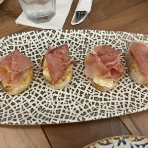 Crostini Prosciutto e Brie