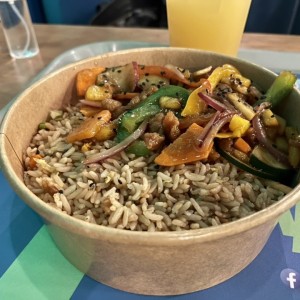 Tang Su Yuk(lomo de chuleta) y arroz con vegetales
