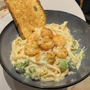 Pasta Alfredo de Camarones