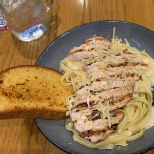 Chicken & Broccoli Alfredo Pasta