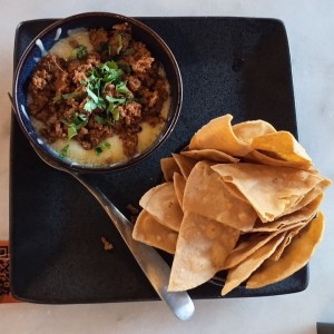 Queso Fundido con chorizo o birria