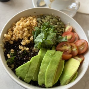 Veggie quinoa bowl 