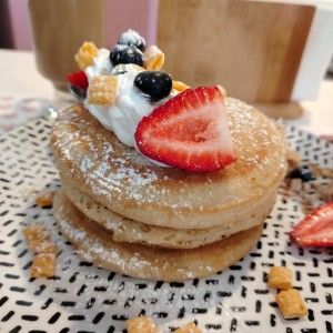 BREAKFAST CLUB - Golden Crunch Pancakes