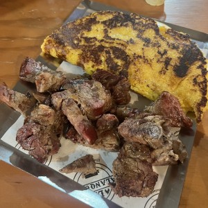 Cachapa con carne asada