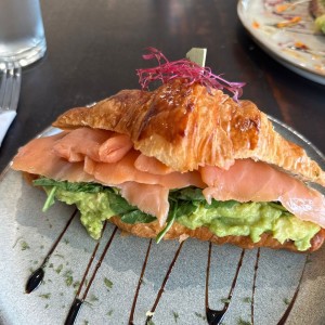 Breakfast - CROISSANT SALMON AVOCADO