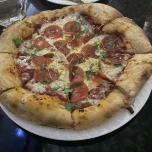 Pizza de pepperoni y miel picante