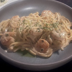 Linguini de camarones