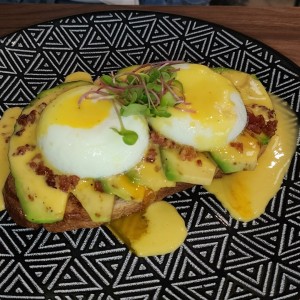 Breakfast - Benedict Avo Toast