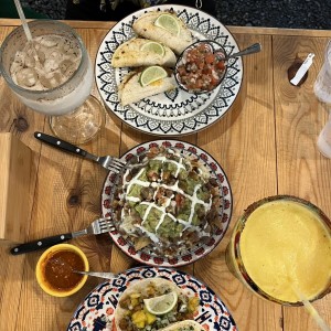 Horchata, quesadillas al pastor, nachos azteca mini