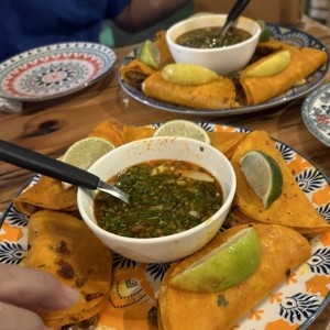 Platos Fuertes - Quesabirria