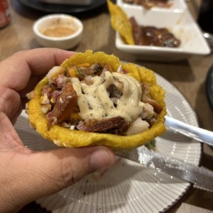 Patacón Relleno De Chicharrón - Perú