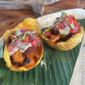 Patacones rellenos de mariscos