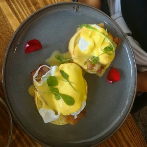 Desayuno - Huevos Benedictos