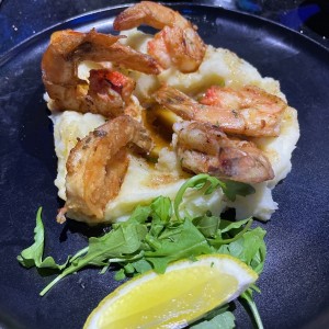 Jumbo shrimps and mashed potatoes 