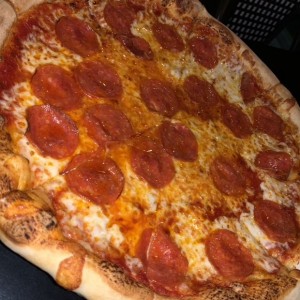 Tipica pizza de pepperoni riquisima