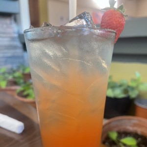 Limonada de fresa y maracuya