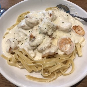 Amazing Alfredos - Shrimp Alfredo