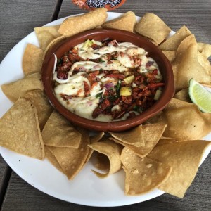 Queso fundido con pastor