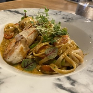 Pasta al oleo y mariscos 