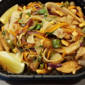 PAD THAI DE POLLO (PASTA DE ARROZ)