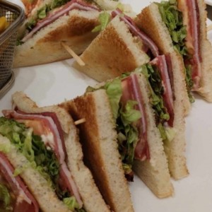 Emparedados - Club Sandwich Kosher