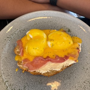 Benedictinos - Croissant & serrano