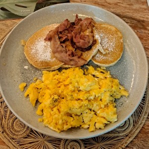 Brunch - Pancake, bacon, huevos