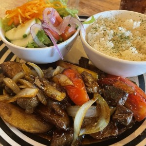 Fuertes - Lomo saltado peruano