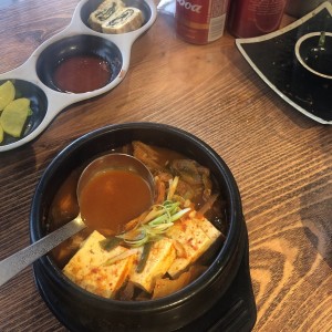 Cazuela de kimchi con cerdo