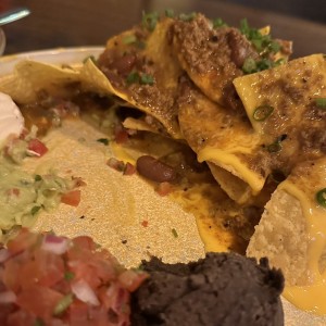 Small Plates - NACHOS DE CARNE.