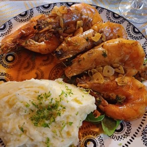 Camarones al ajillo